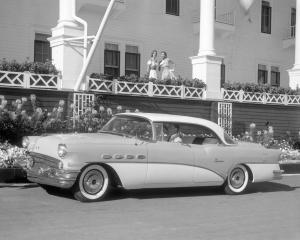 Buick Super Riviera Hardtop Sedan